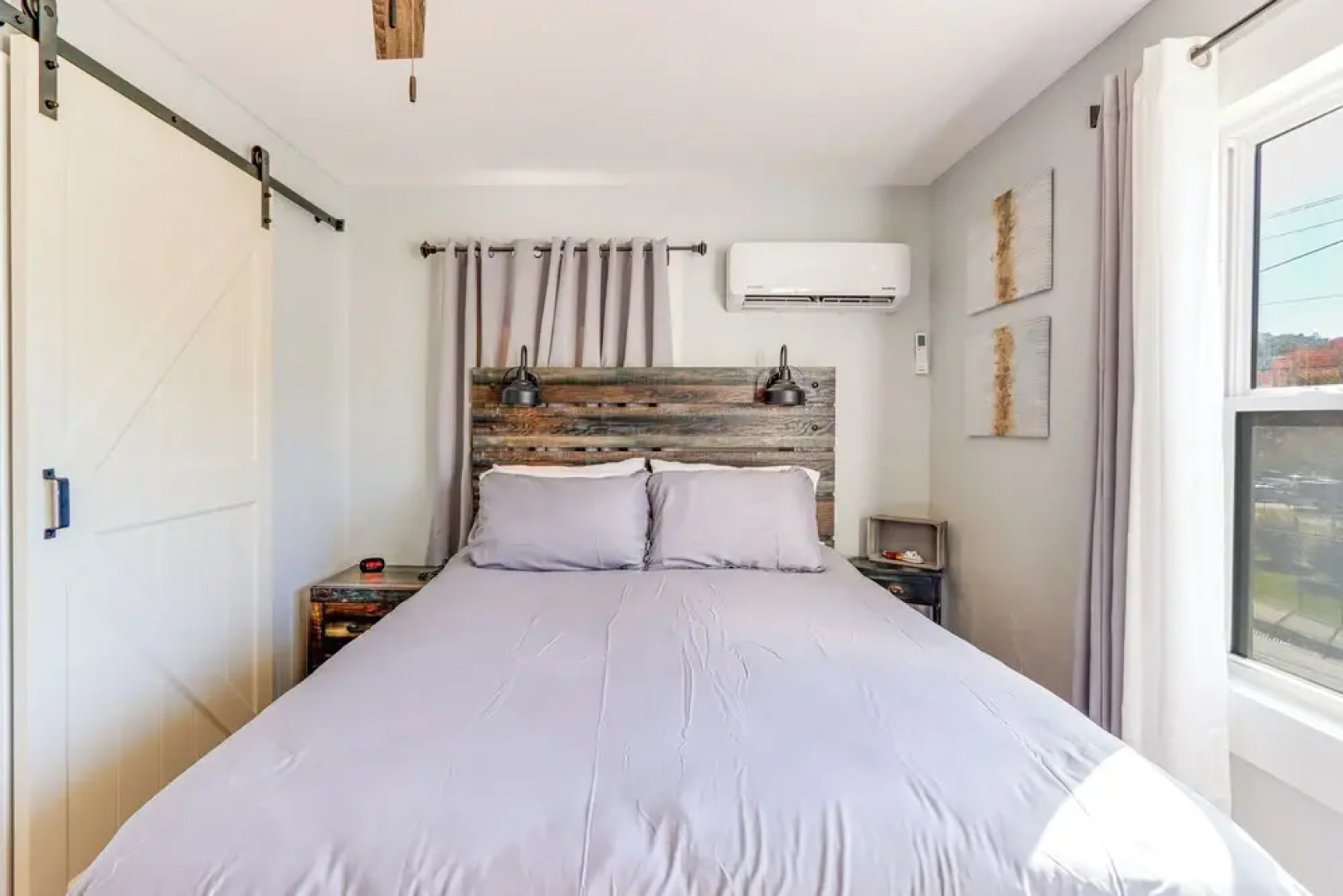 < 1 Mi to Dtwn: Pet-friendly Cabin in Murphy!