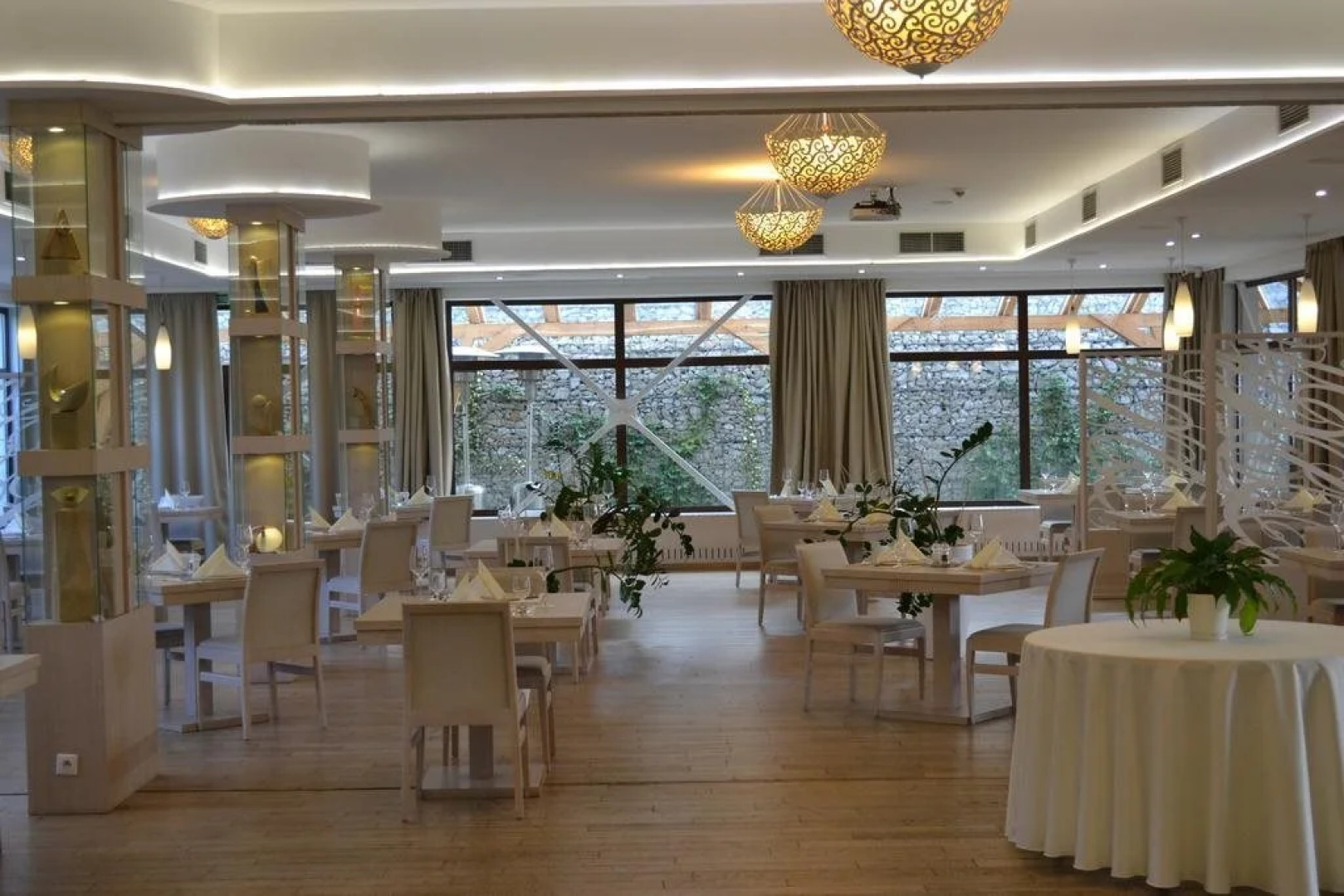 Hotel Slamený dom
