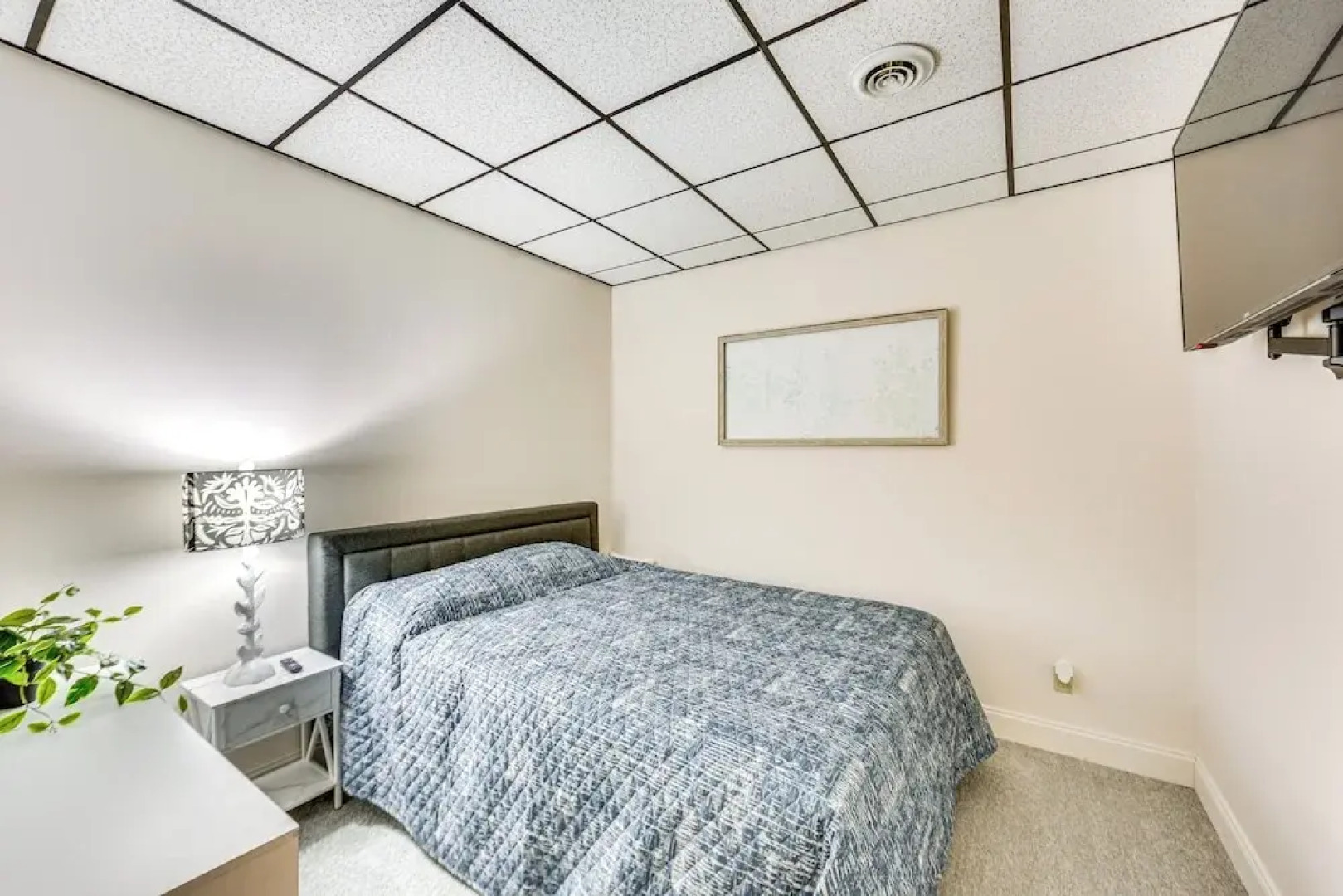 1 Mi to Dtwn: Cozy Retreat in New Kensington!