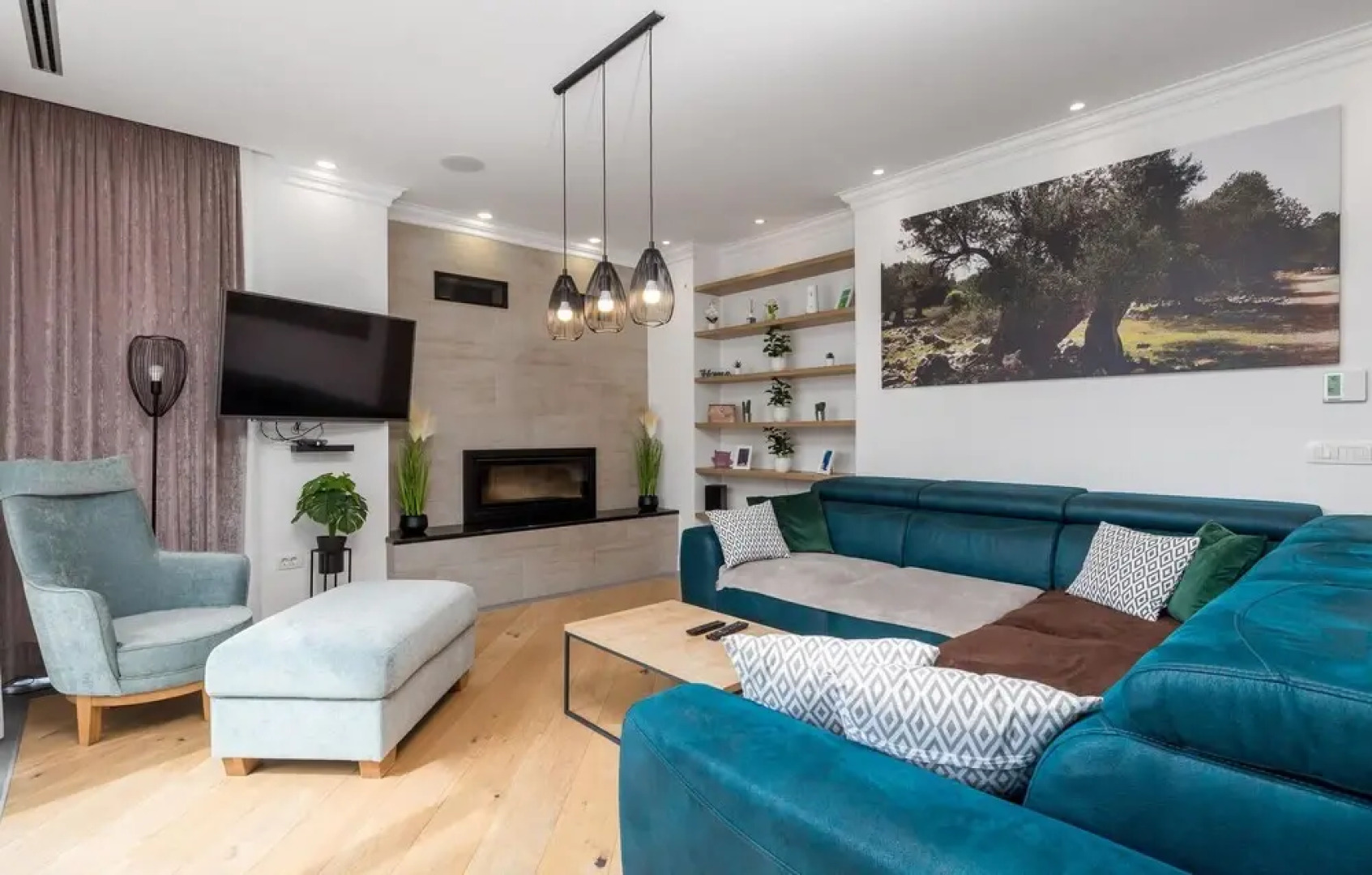 Stunning Home in Lun With 4 Bedrooms, Wifi and Outdoor Swimming Pool