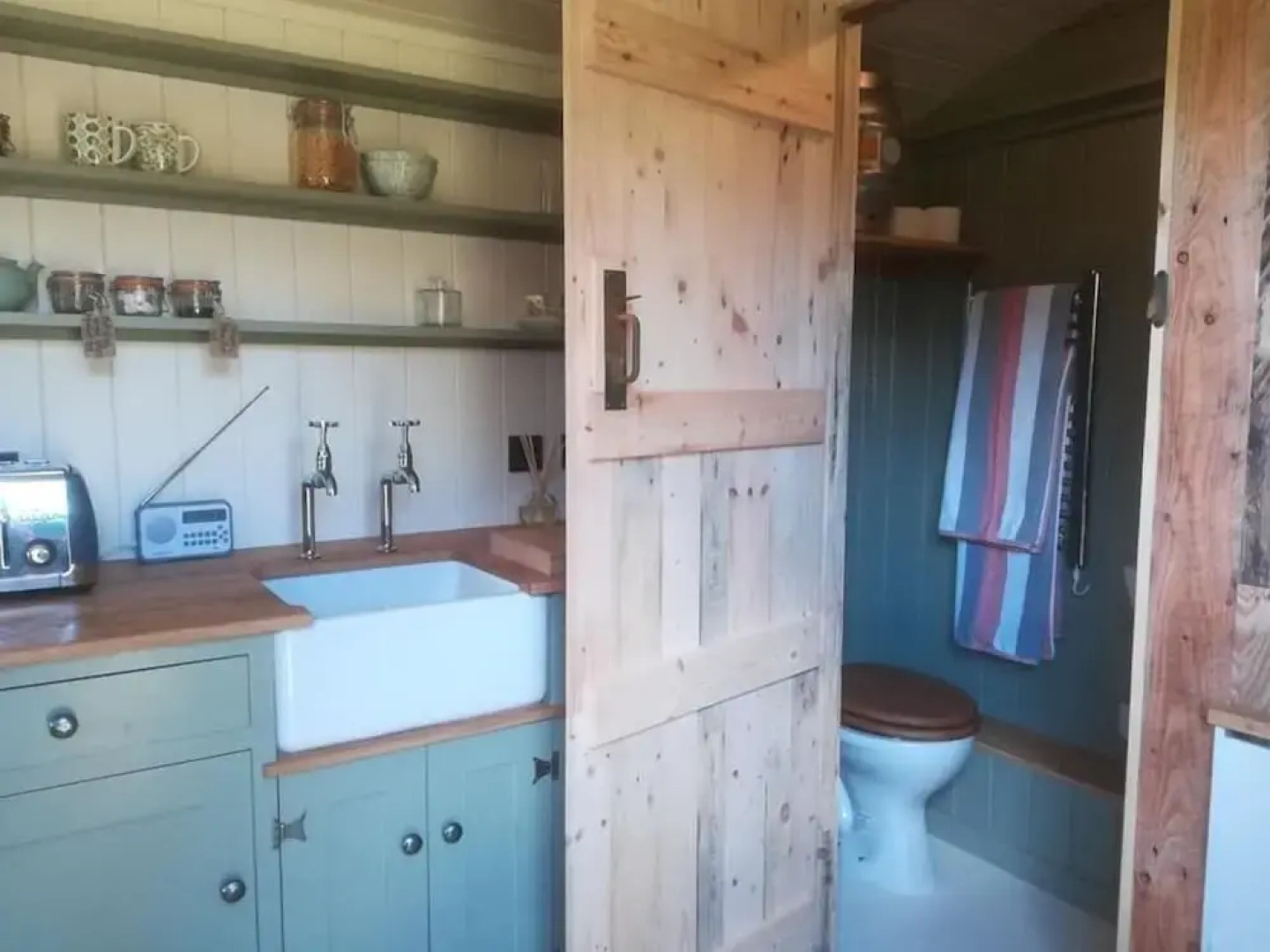 Gaggle Of Geese Pub & Shepherd Huts