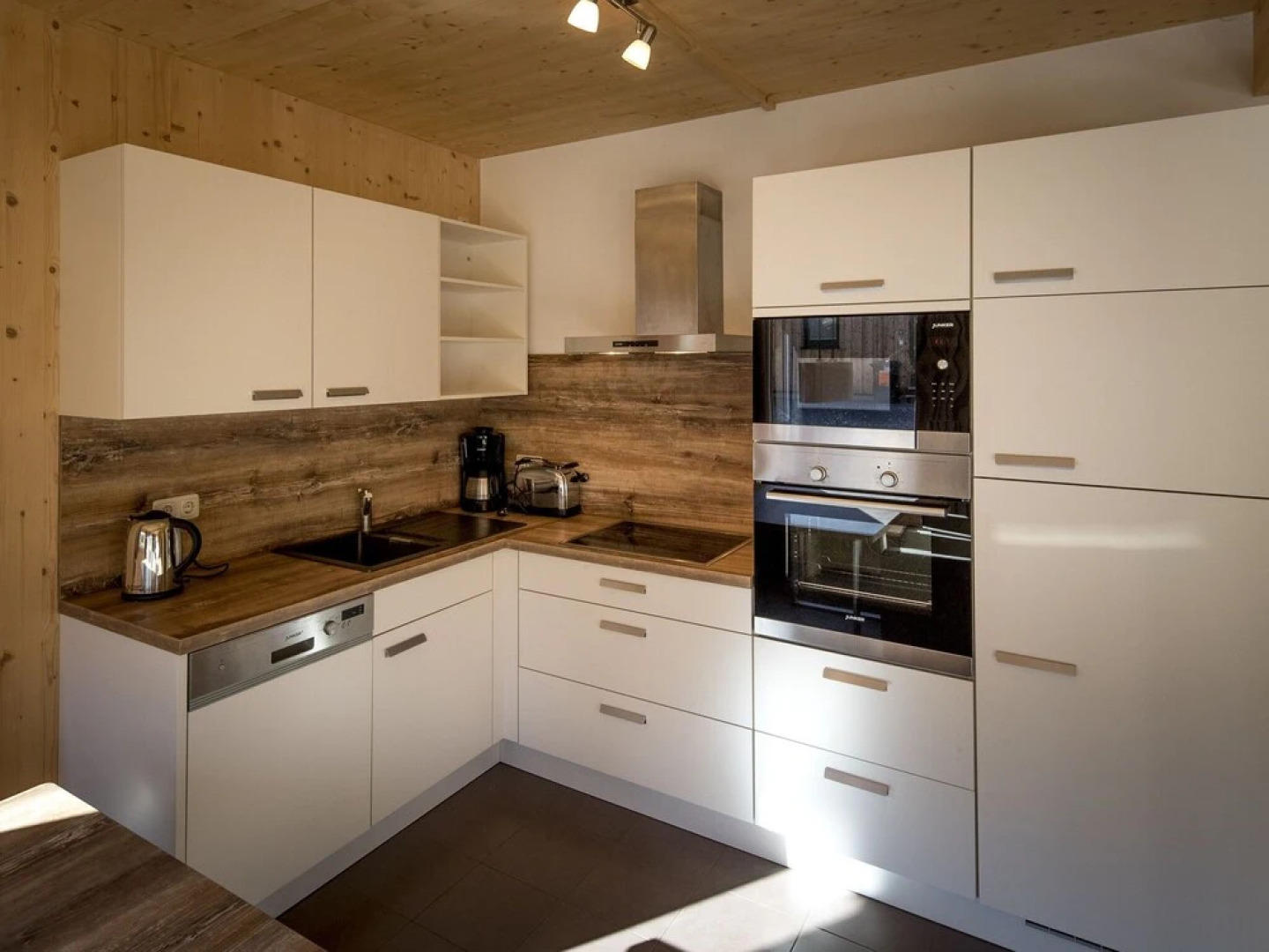 Modern Wooden Chalet in Sankt Georgen ob Murau with Hot Tub