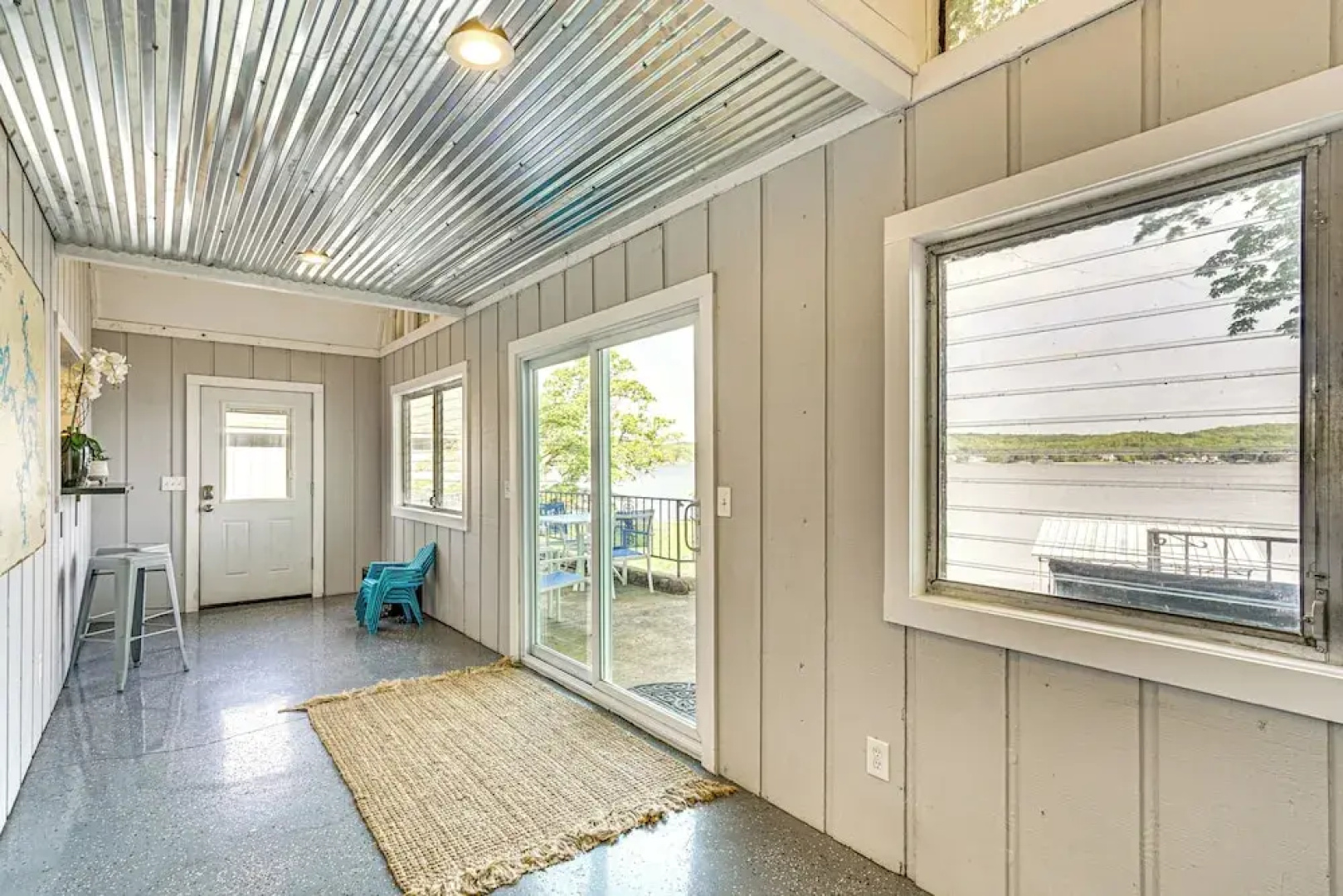 Waterfront Yard, Dock + Game Room: Linn Creek Home