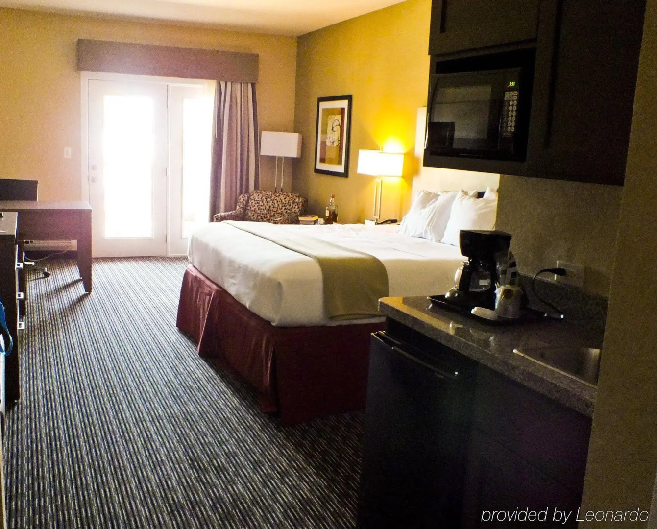 Holiday Inn Express & Suites Fredericksburg by IHG