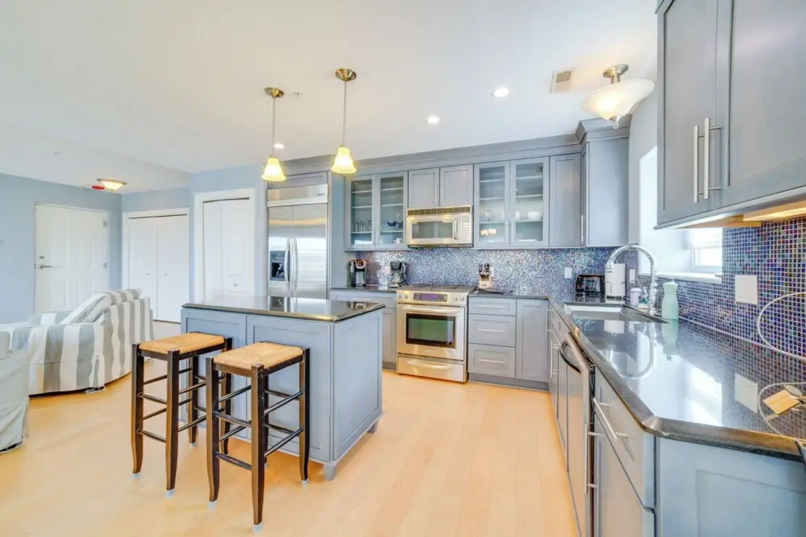 Charming New Buffalo Condo: Walk to Lake Michigan!