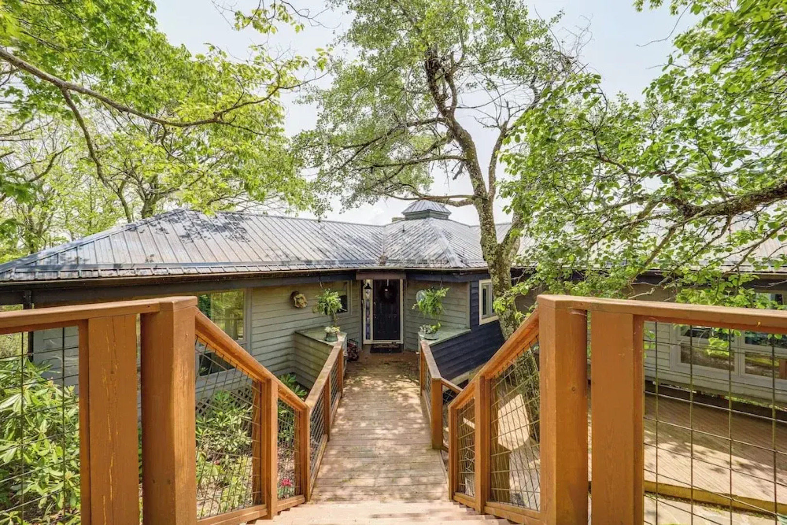 8 Mi to Ski Slopes! Hot Tub Haven in Seven Devils