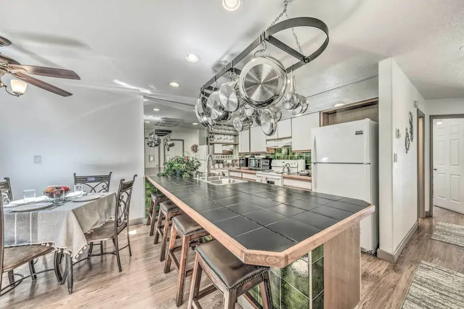 Cozy Cloudcroft Townhome ~ 1 Mi to Burro Ave!