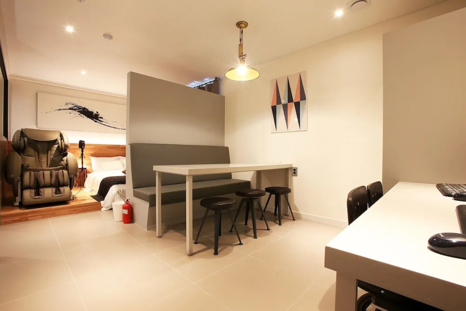 Kotel Indeogwon Station