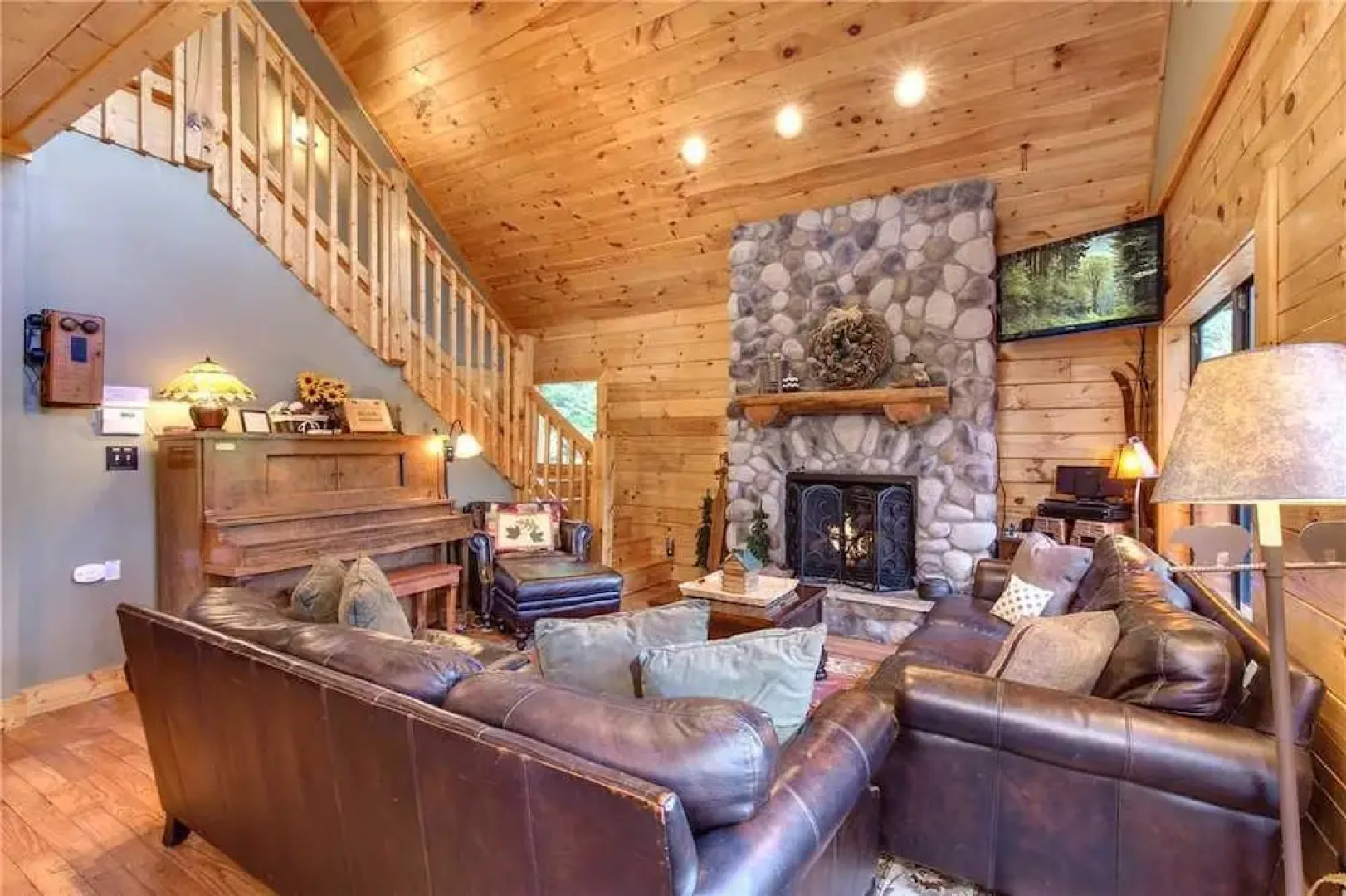 Stonebrook Lodge - Four Bedroom Cabin