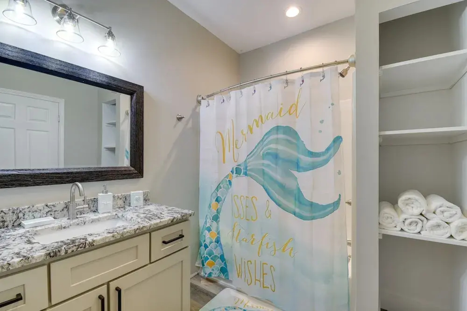 Charming Ocean Isle Beach Home ~ 1 Mi to Beach!