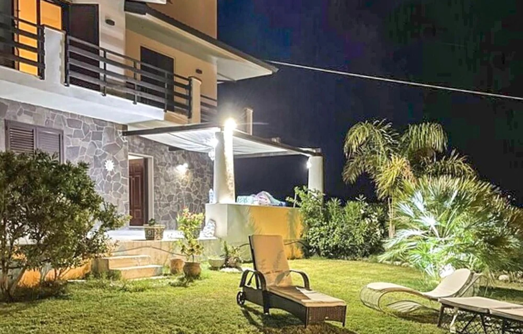 Beautiful Home in Brancaleone With Wifi and 5 Bedrooms