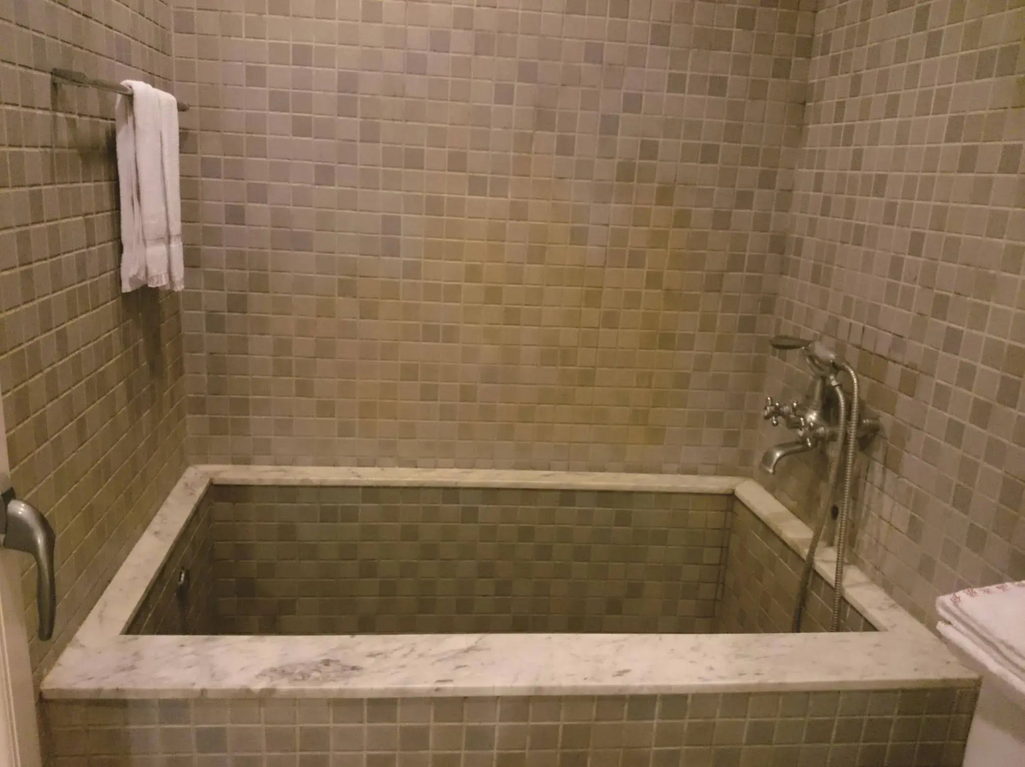 Host-On Exquisite Hotspring Hotel