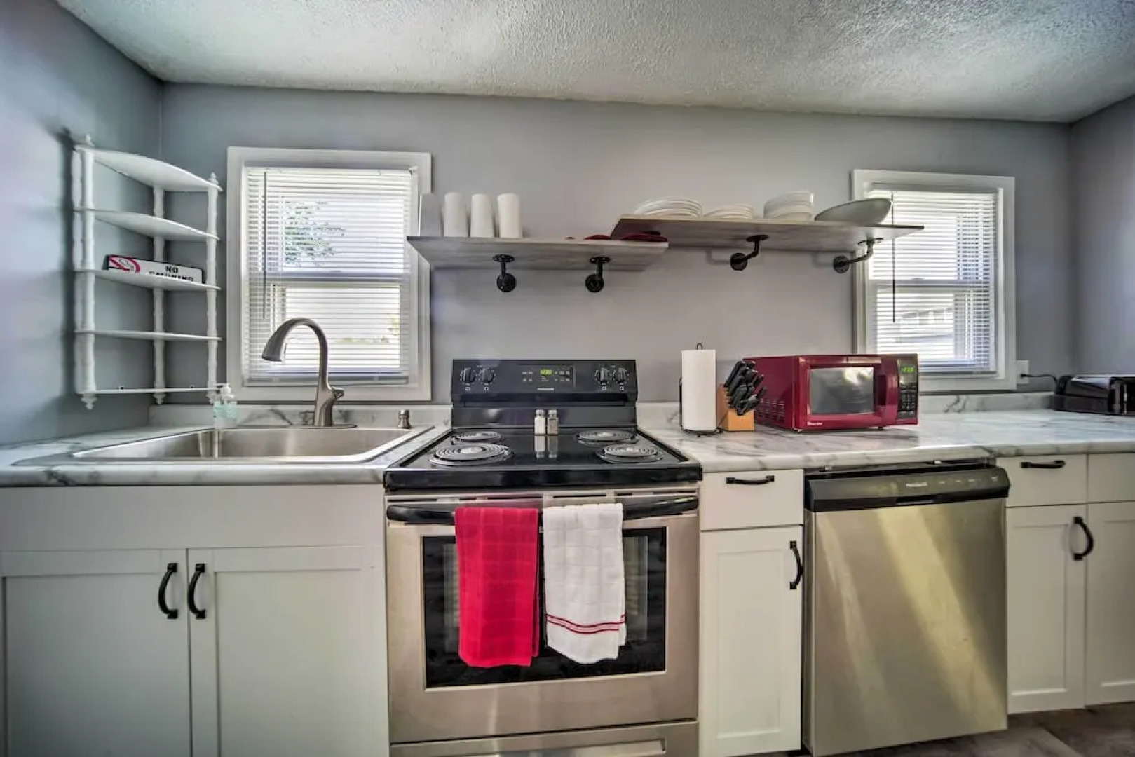 Spacious Geneva House < .5 Mi to The Strip!