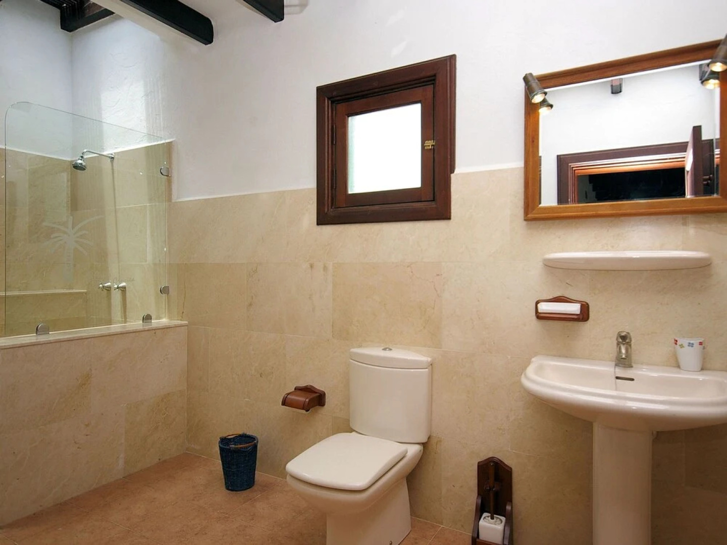 Spacious Villa in Haría With Swimming Pool