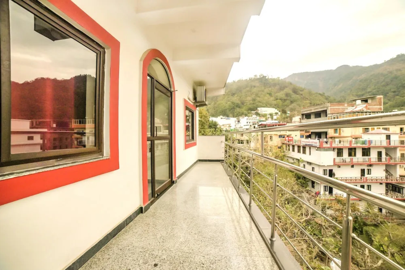 FabHotel Om Shivaay Inn