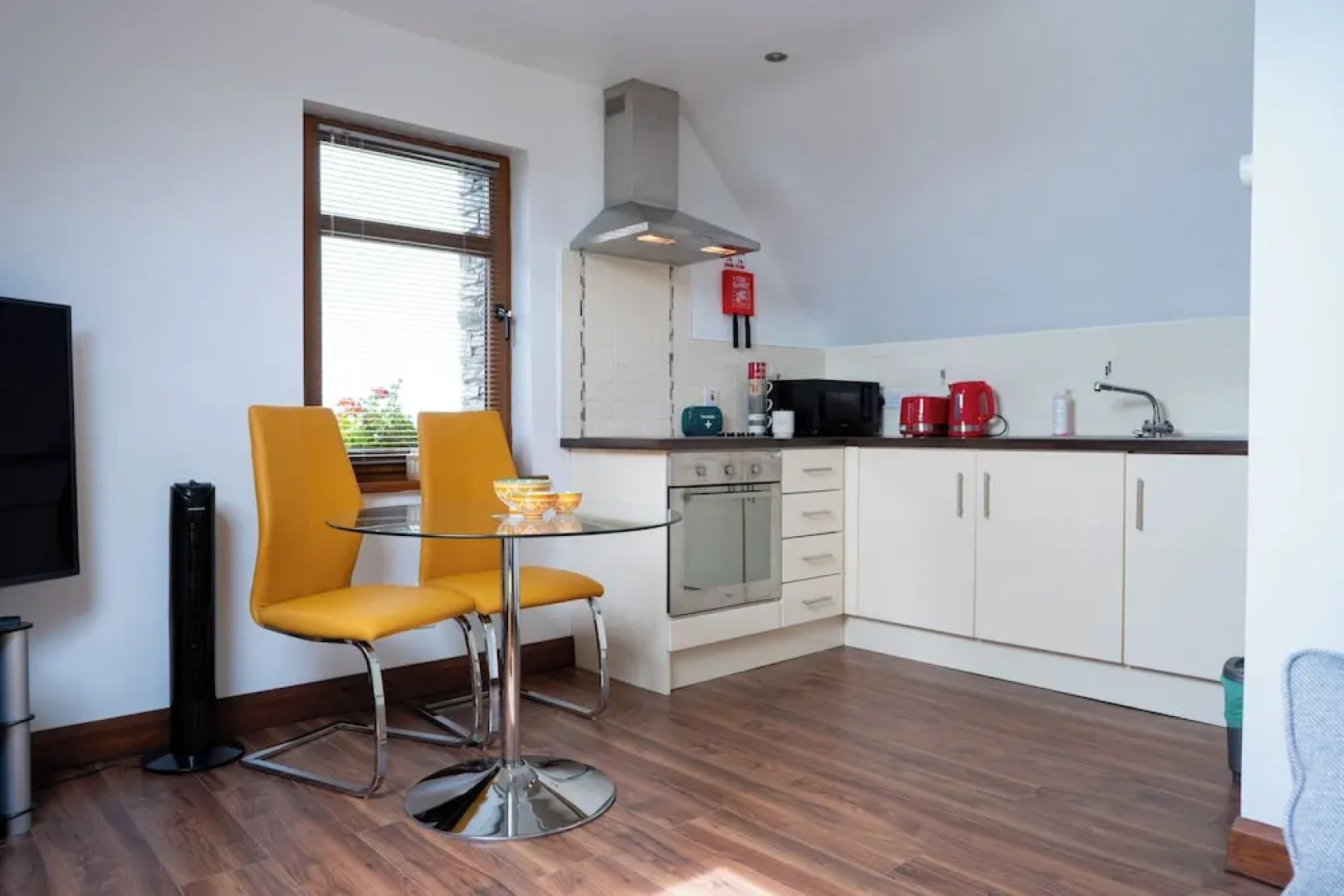 Limavady Cherry Tree Apartment, Sleeps 2 & Parking