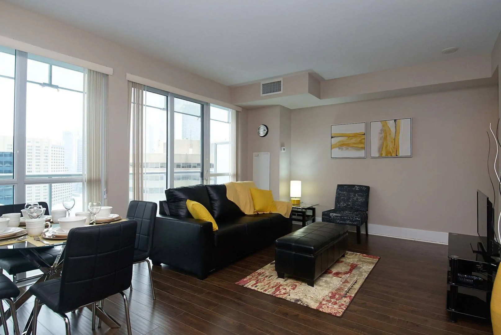 Whitehall Suites - Front Street West