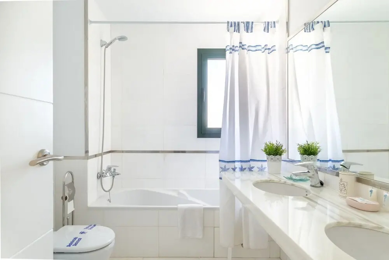 2193-Moderno apto con terraza vista al mar