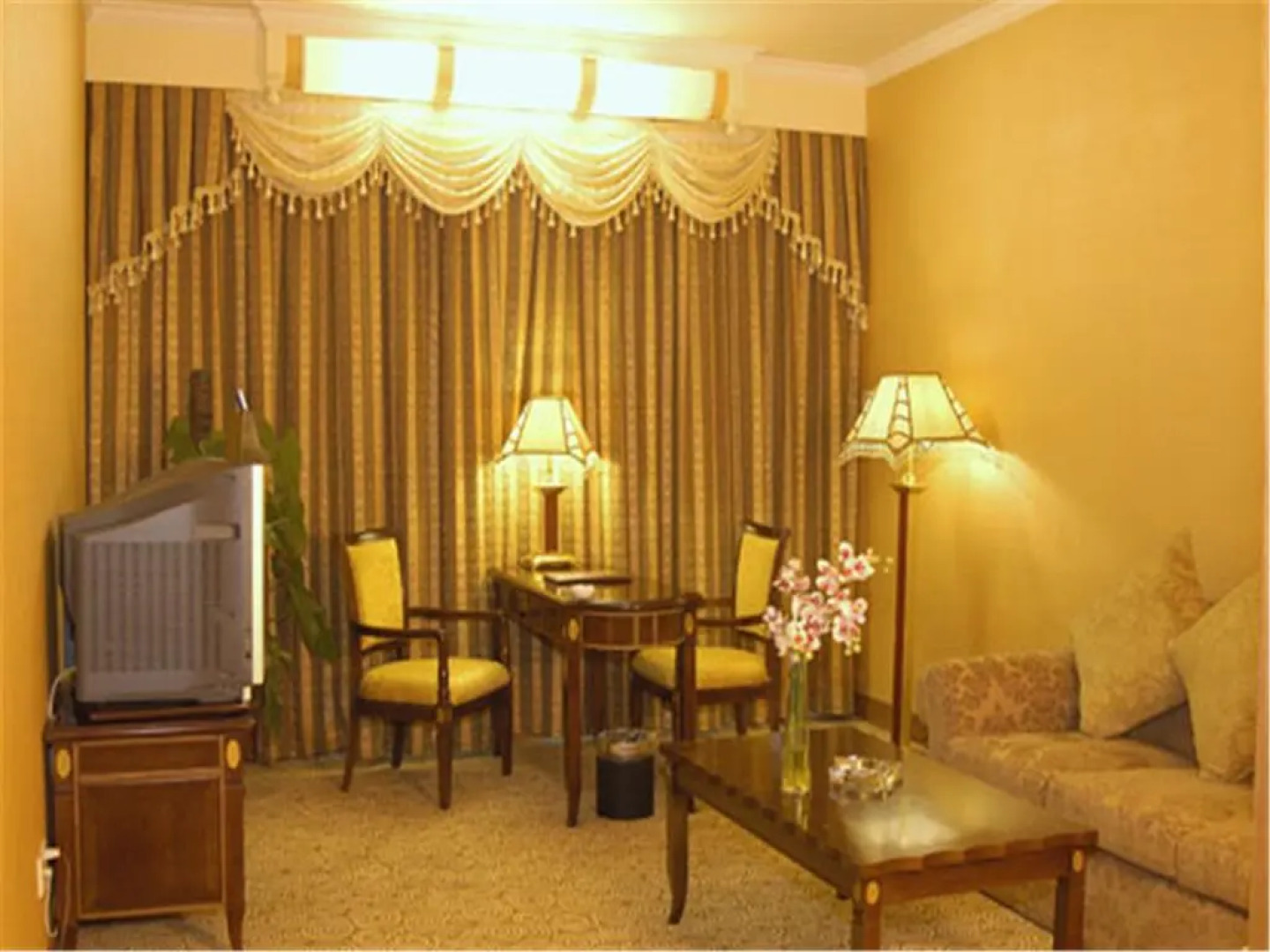 Golden Star Holiday Hotel