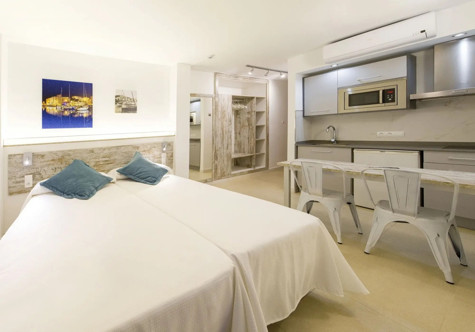 Playa Bella Beach Apartments