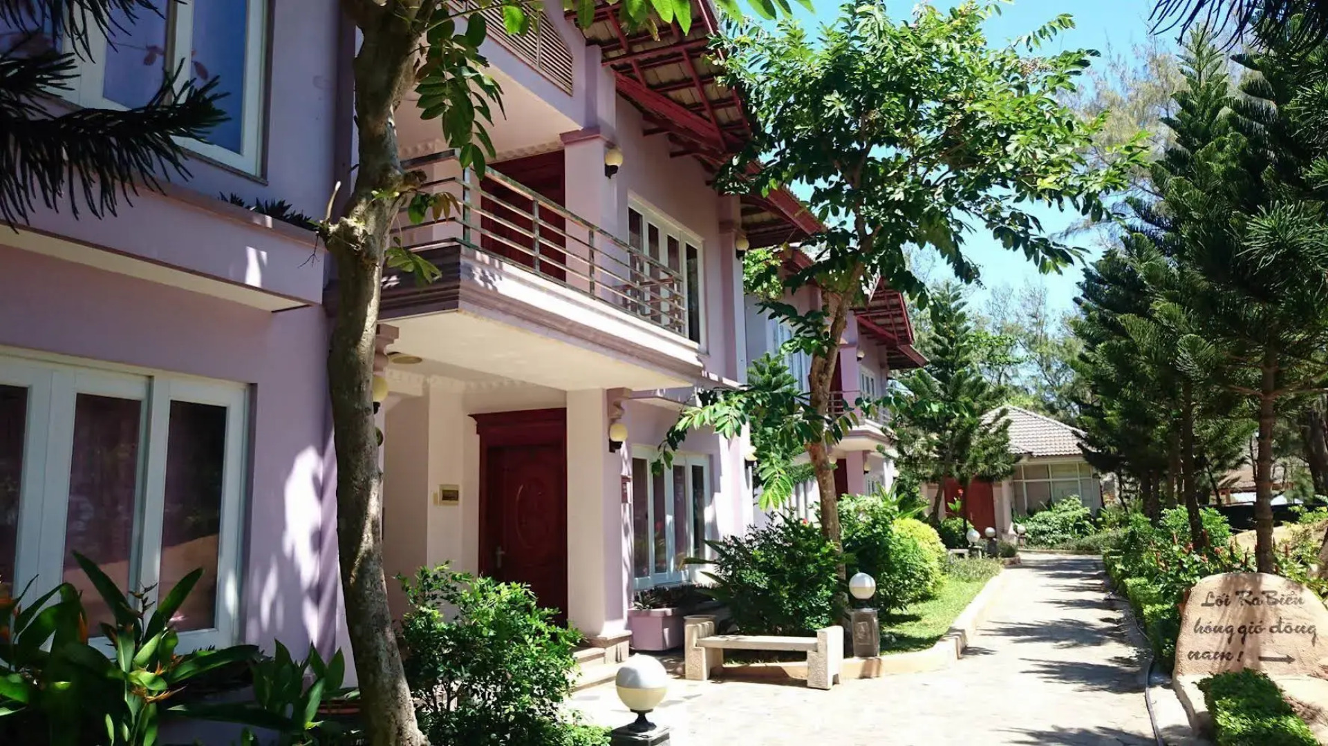 Tran Chau Beach & Resort