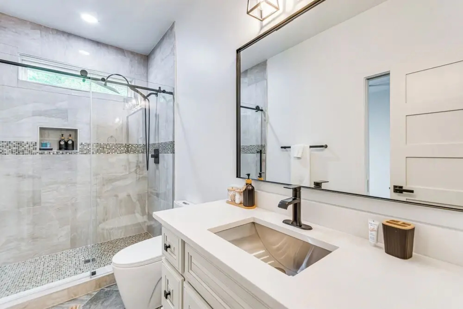 Waterfront Retreat w/ Outdoor Oasis in Pensacola