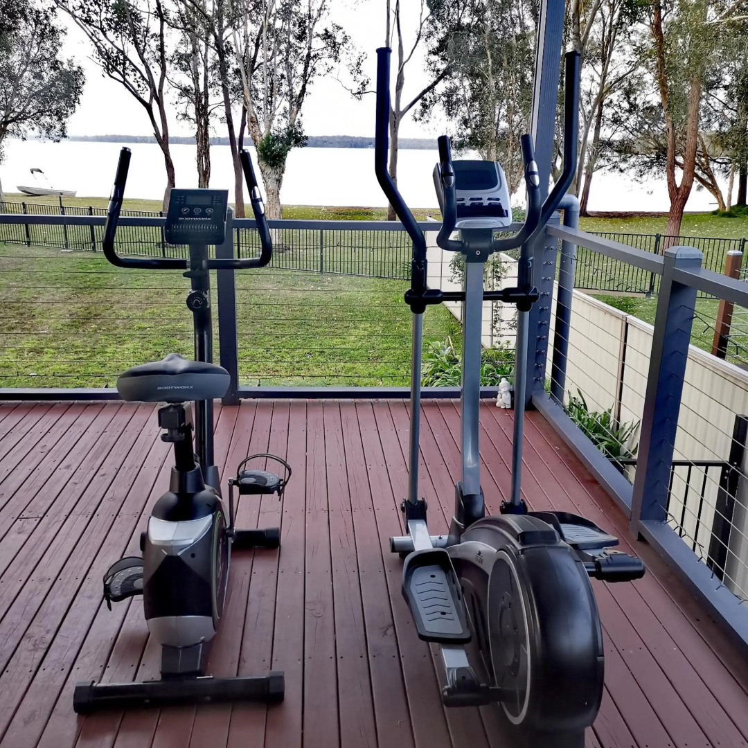 Getaway Lakefront Environmental House on Lake Macquarie with Water View