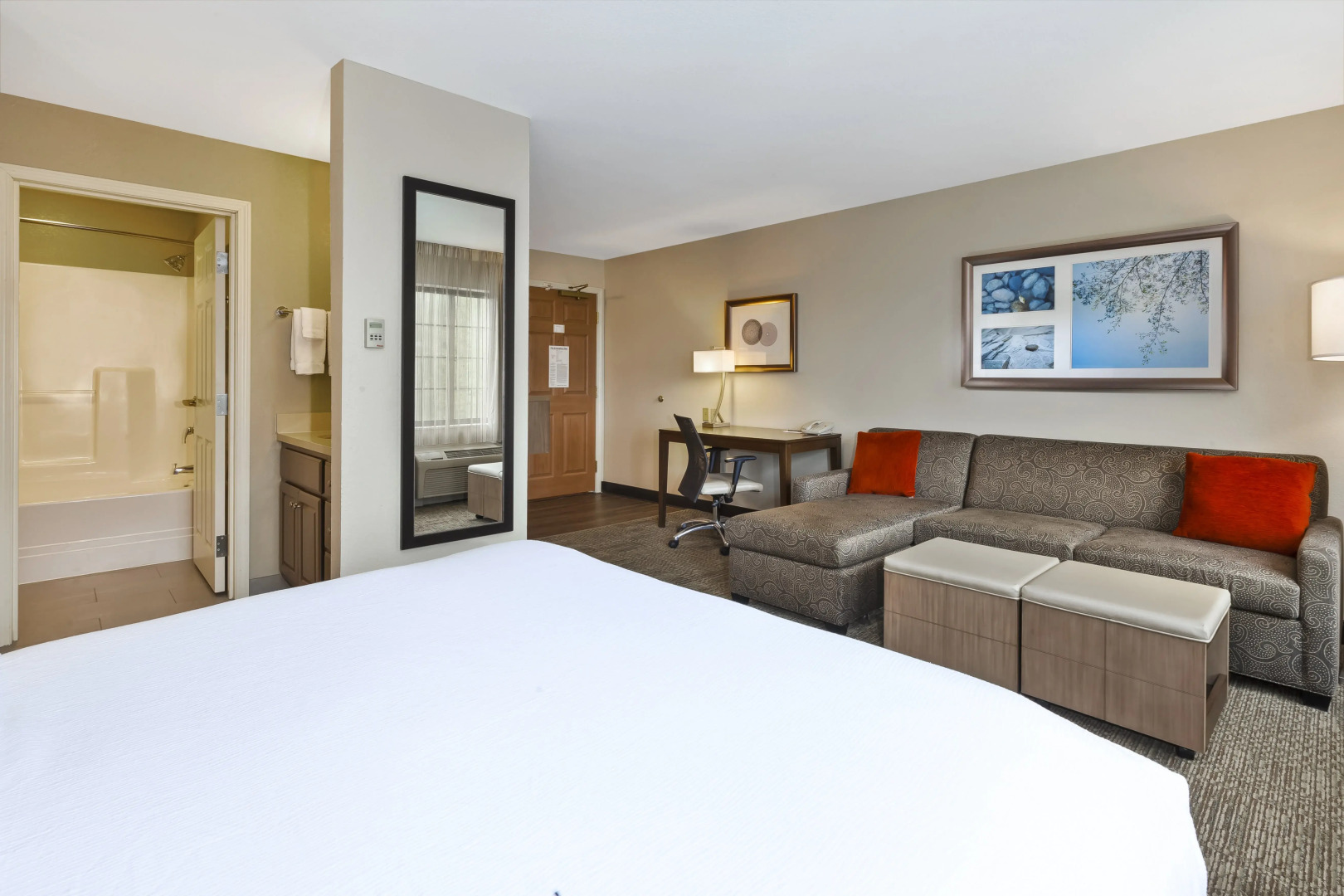 Staybridge Suite Charlottesville Airport