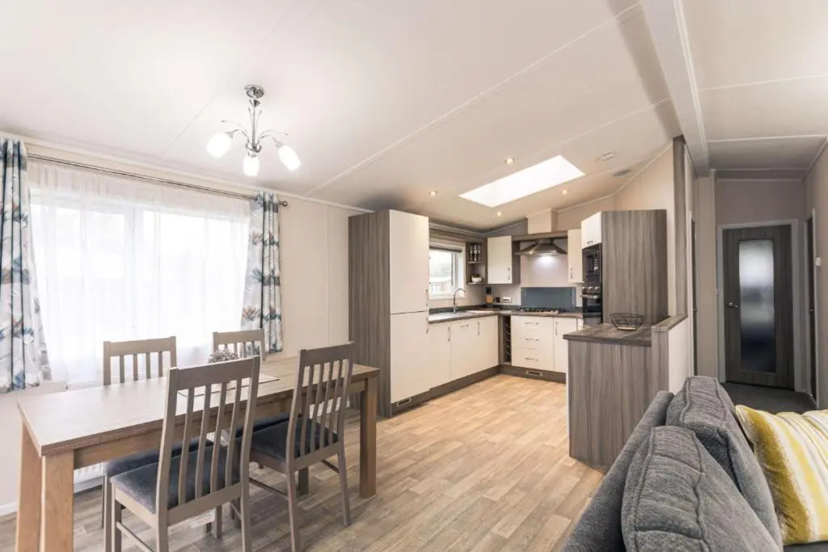 Moore Lodge with Hot Tub