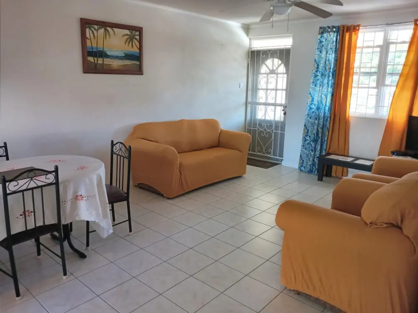 Cumber's Tropical Apartments