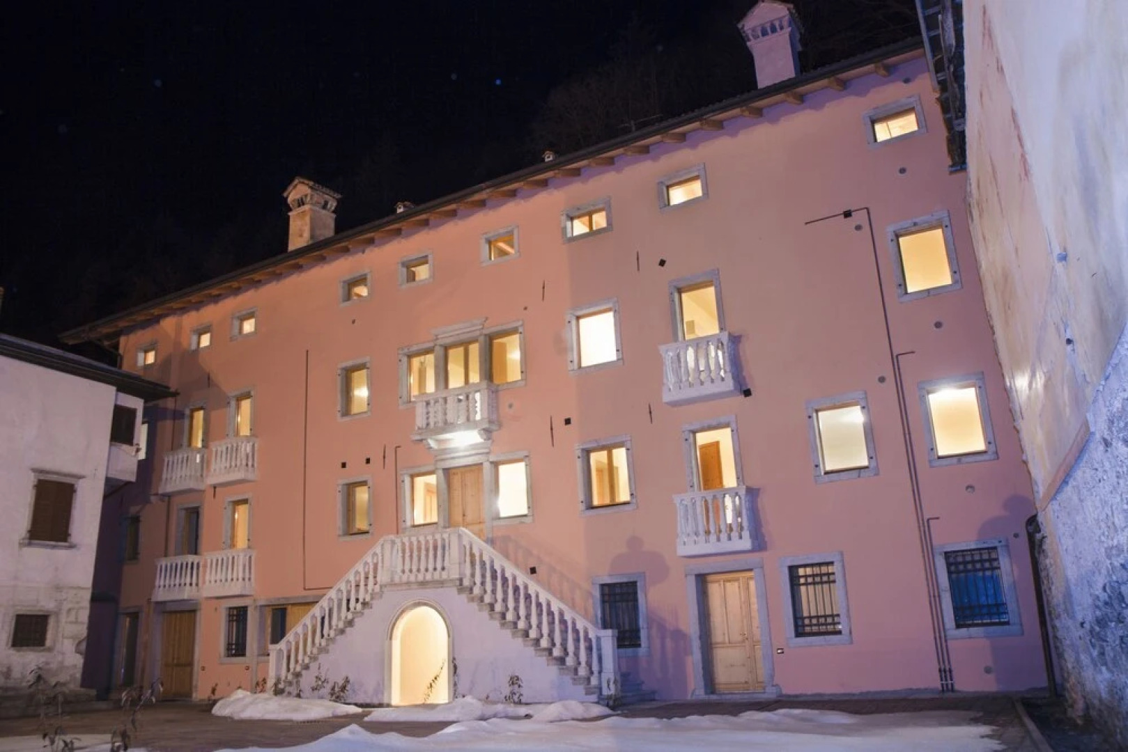 Perarolo Halldis Apartments