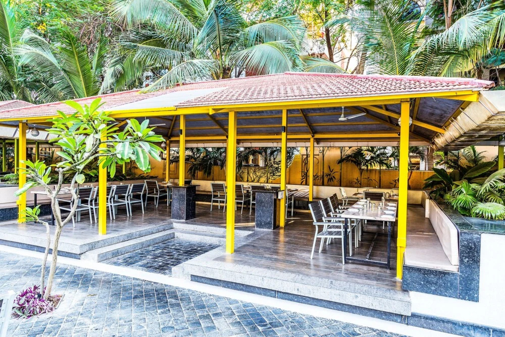 FabHotel Rajwada Baner