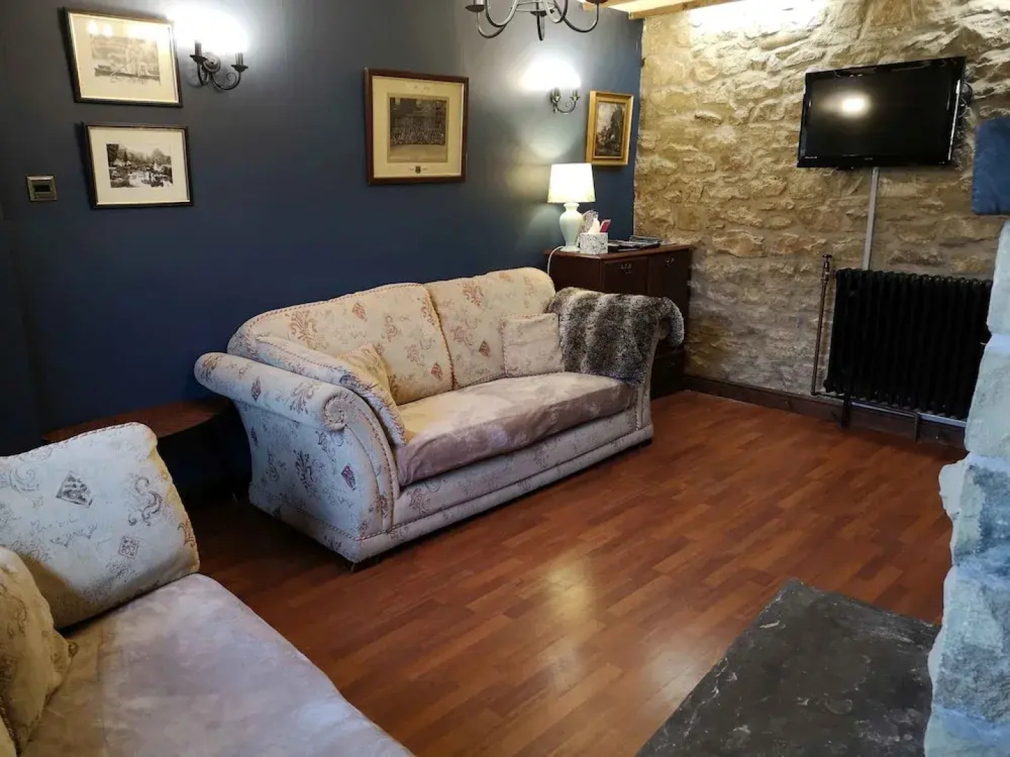 Pathways Holiday Cottage a Delightful 18th Century Stone Cottage in Derbyshire
