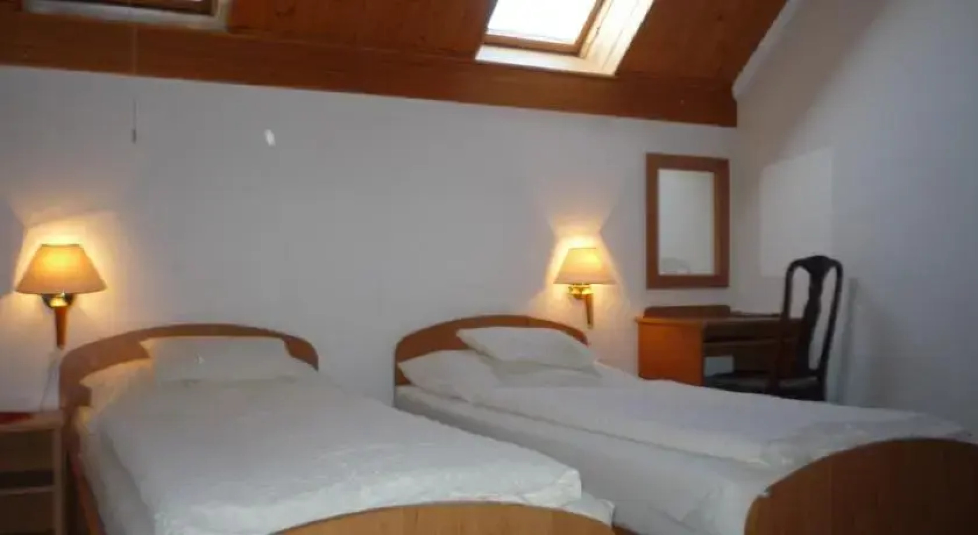 Aero Hotel & Etterem