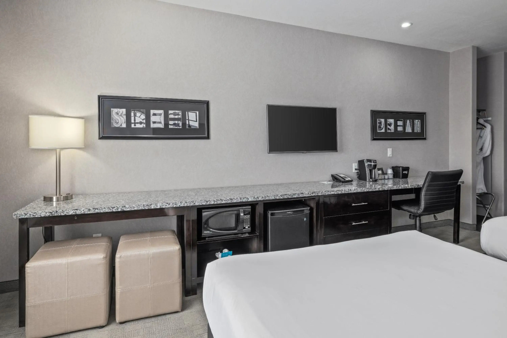 Home Inn and Suites Regina Airport