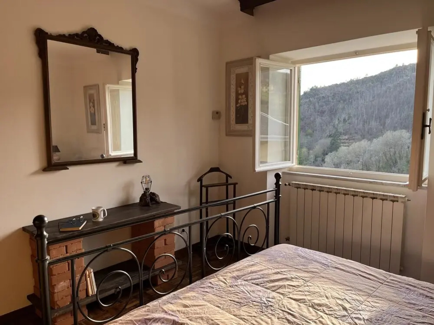 Between the 5 Terre and the Val di Vara, a Small House in the Village