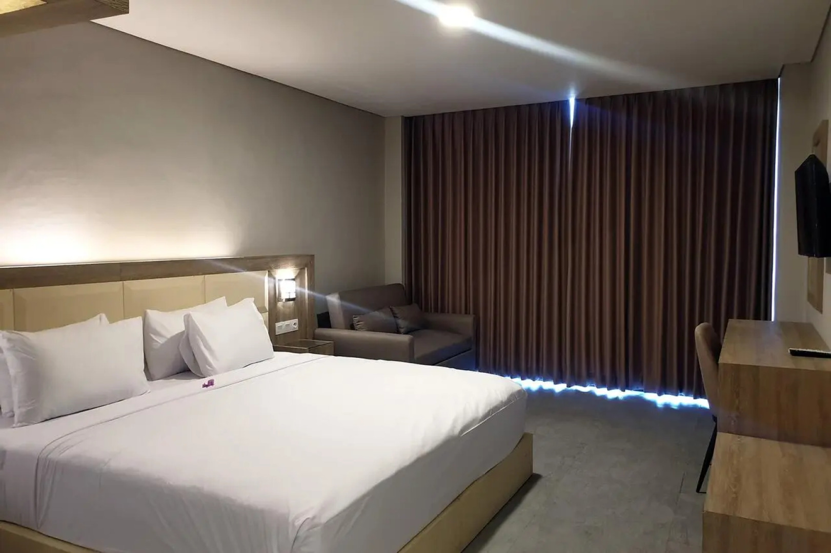 Capital O 3947 Akarsa Seahorses