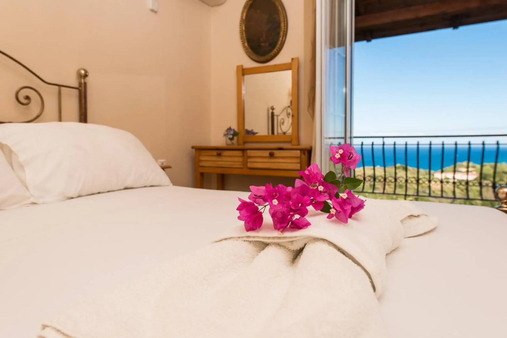 Fiore Hill Sea View Studios