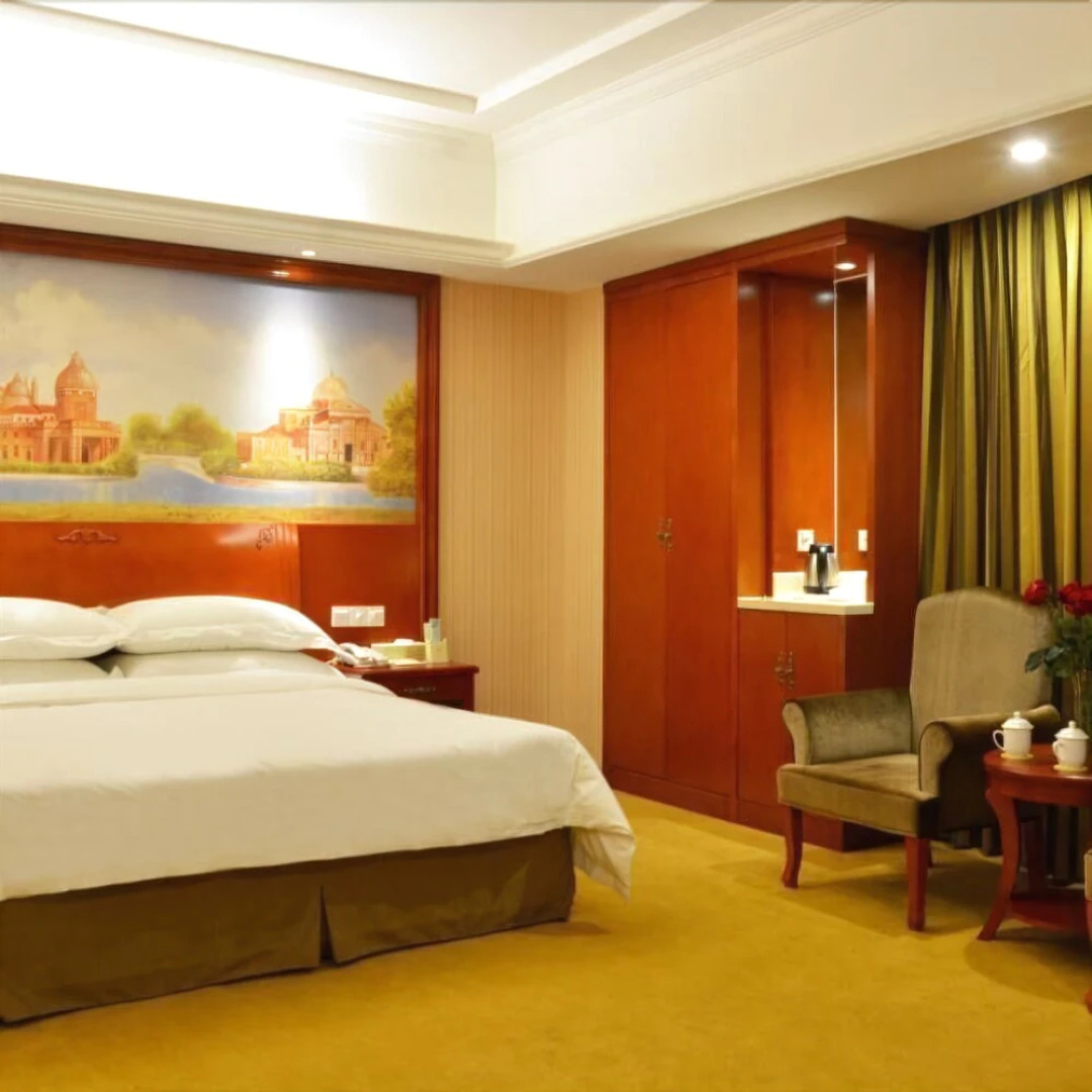 Vienna Hotel Guigang Central Square