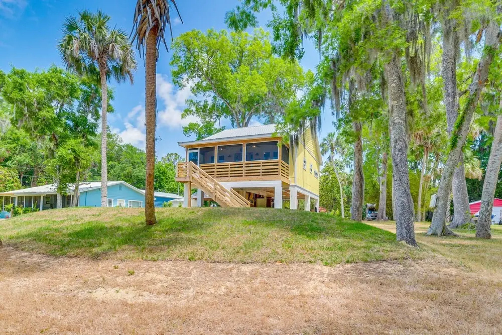 Stilt-style Cottage < 1 Mi to Downtown Yankeetown!