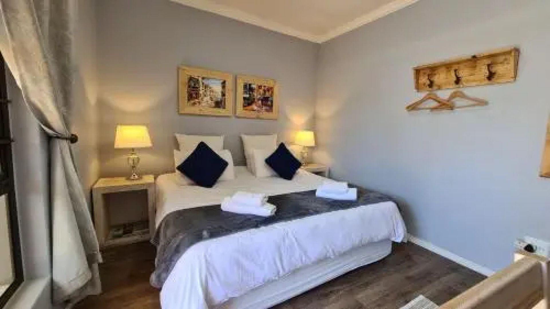 Tiende Laan Bed & Breakfast and Self-Catering