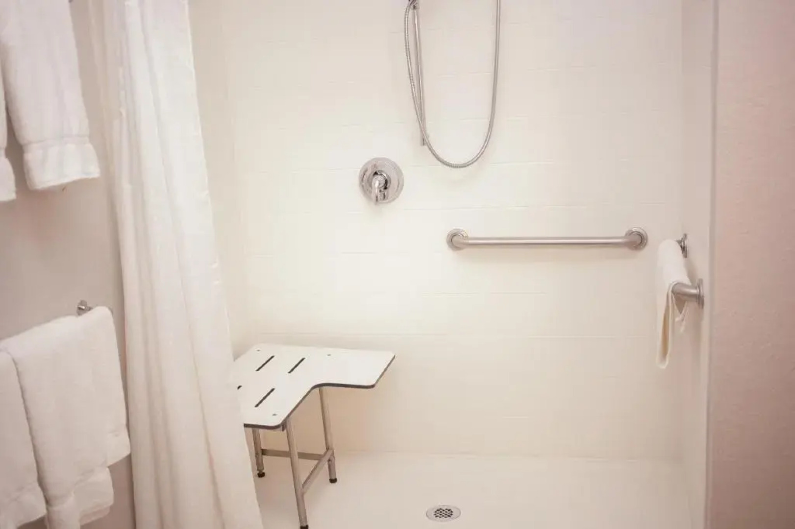 Holiday Inn Express Hotel & Suites by IHG