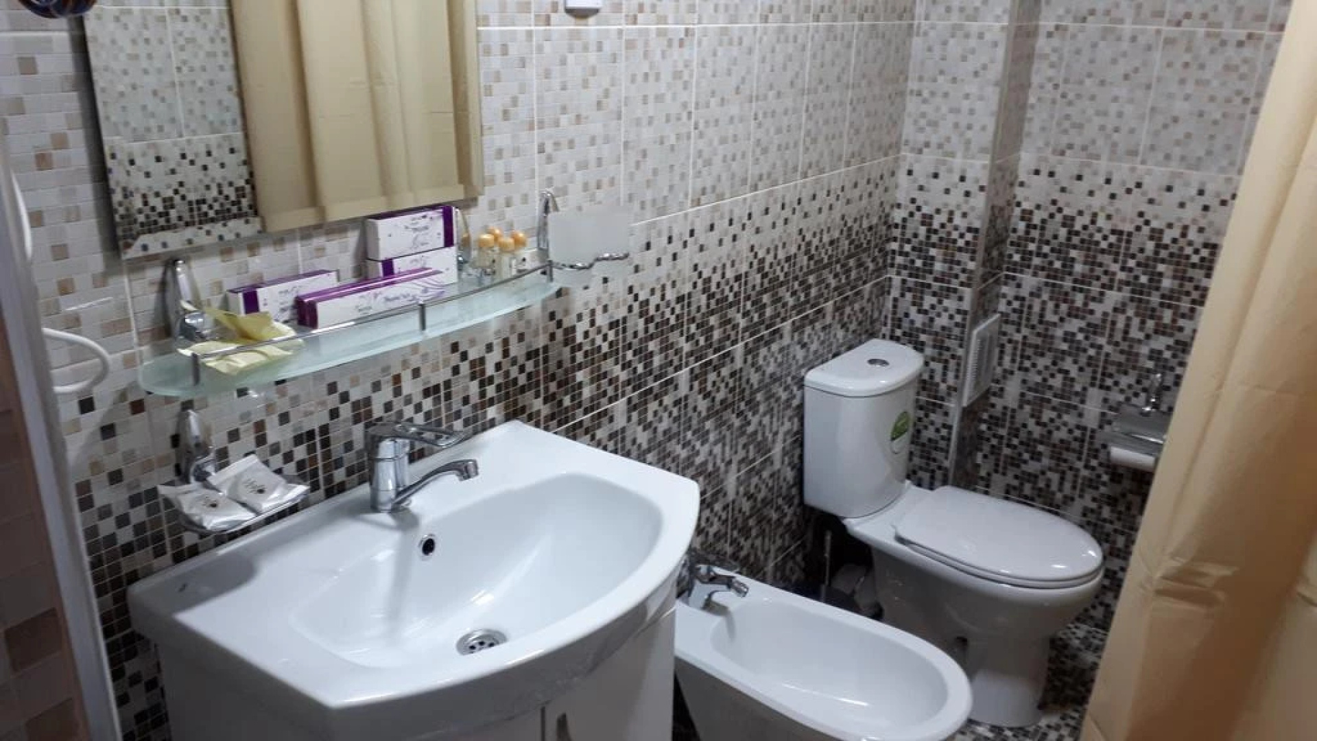 Gisar Asia Hotel