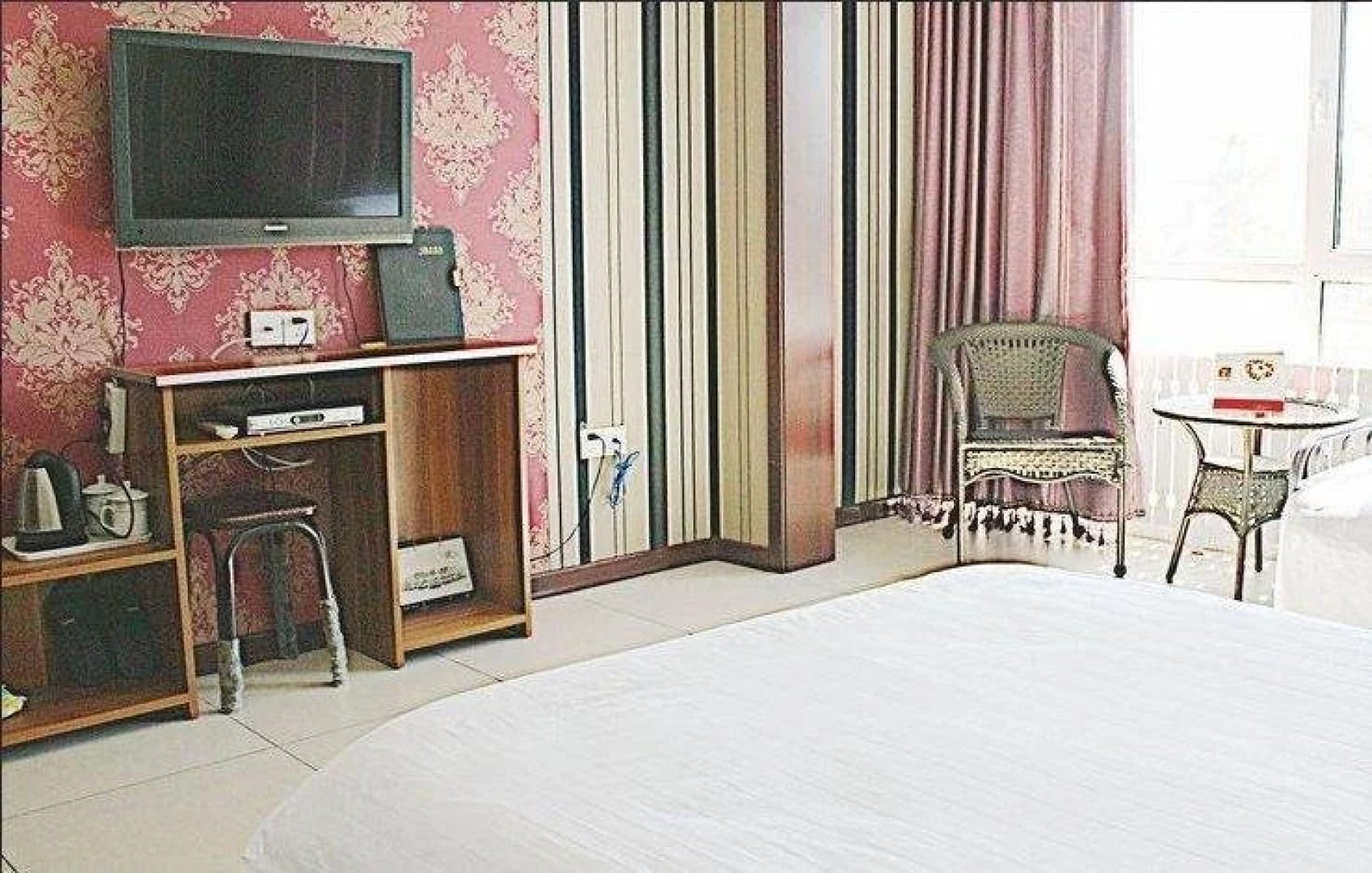 Golden Grassland Inn