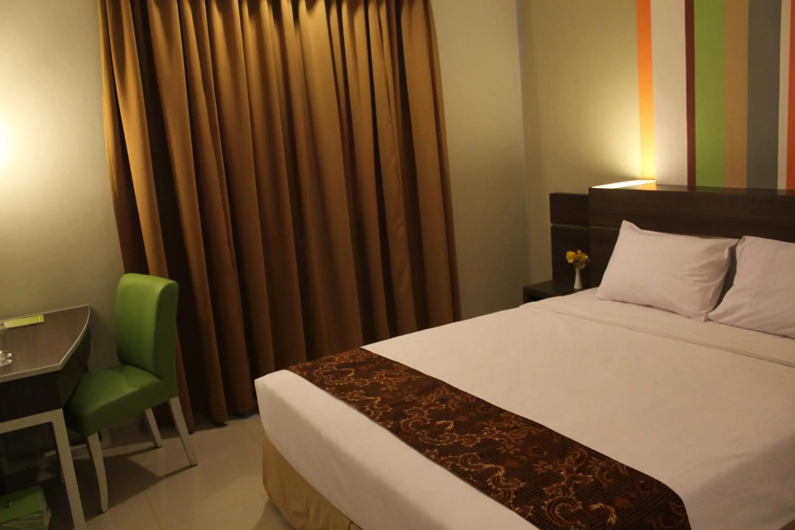 Pose in Solo by Wstay