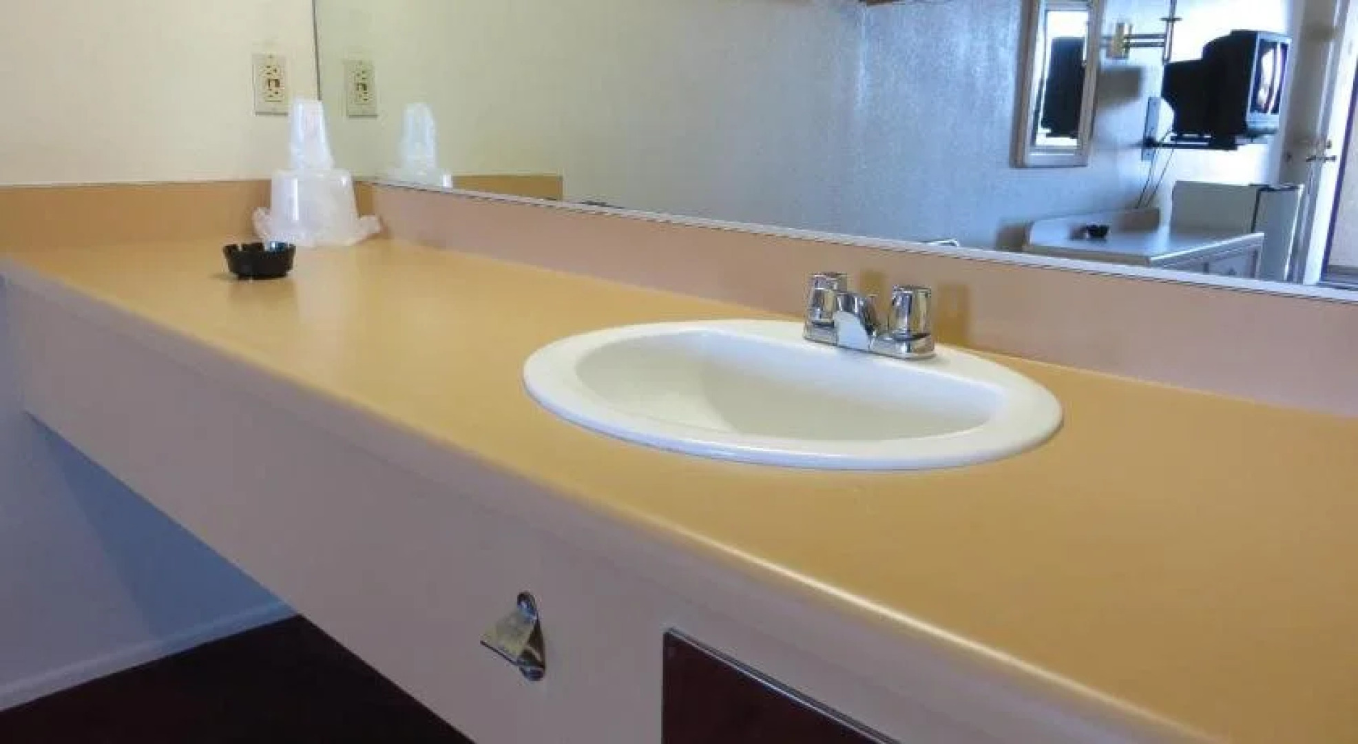 Beach Inn - A Huntington Beach Motel