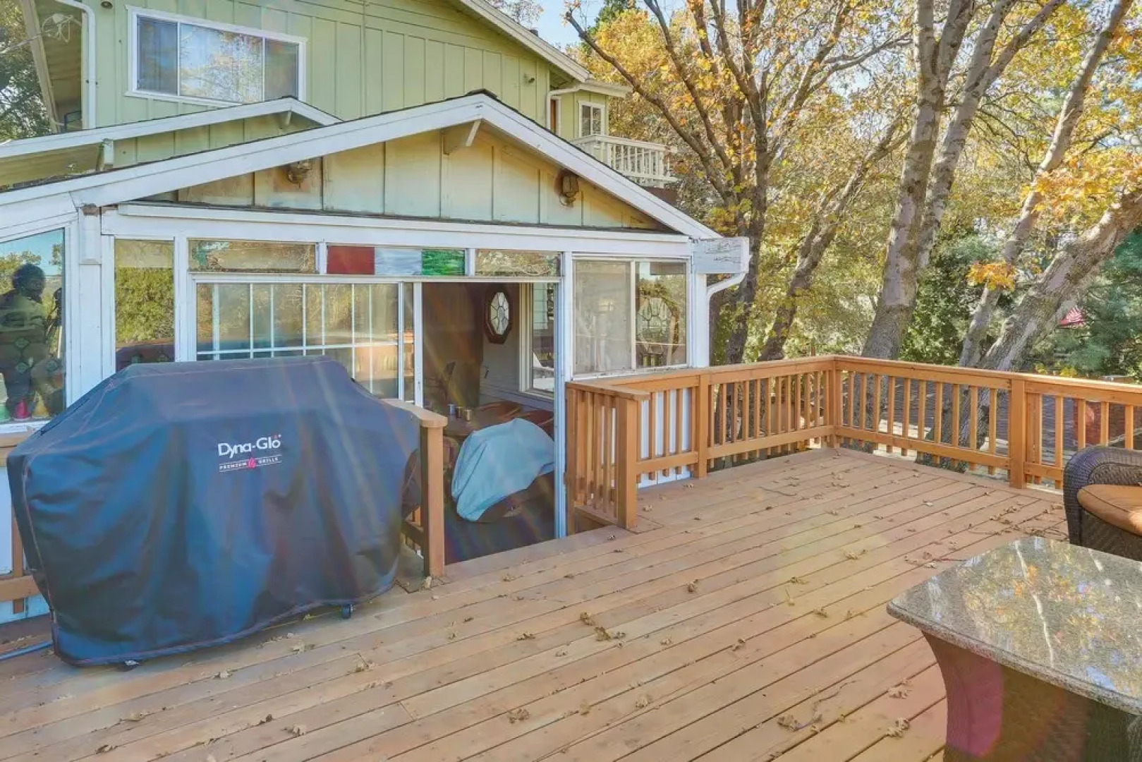 Spacious Crestline Retreat: 1 Mi to Lake Gregory