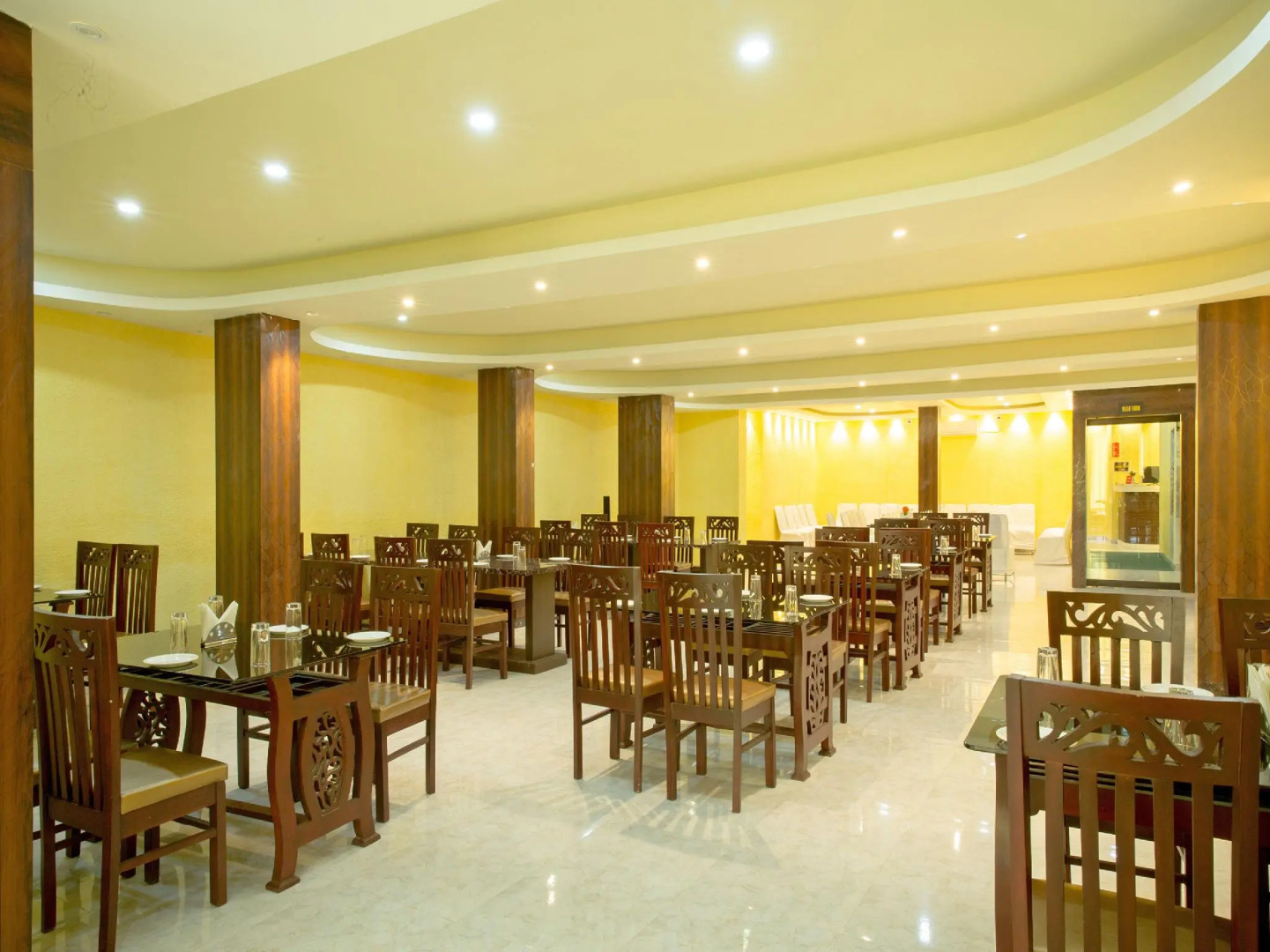 OYO 11547 Royal Treat