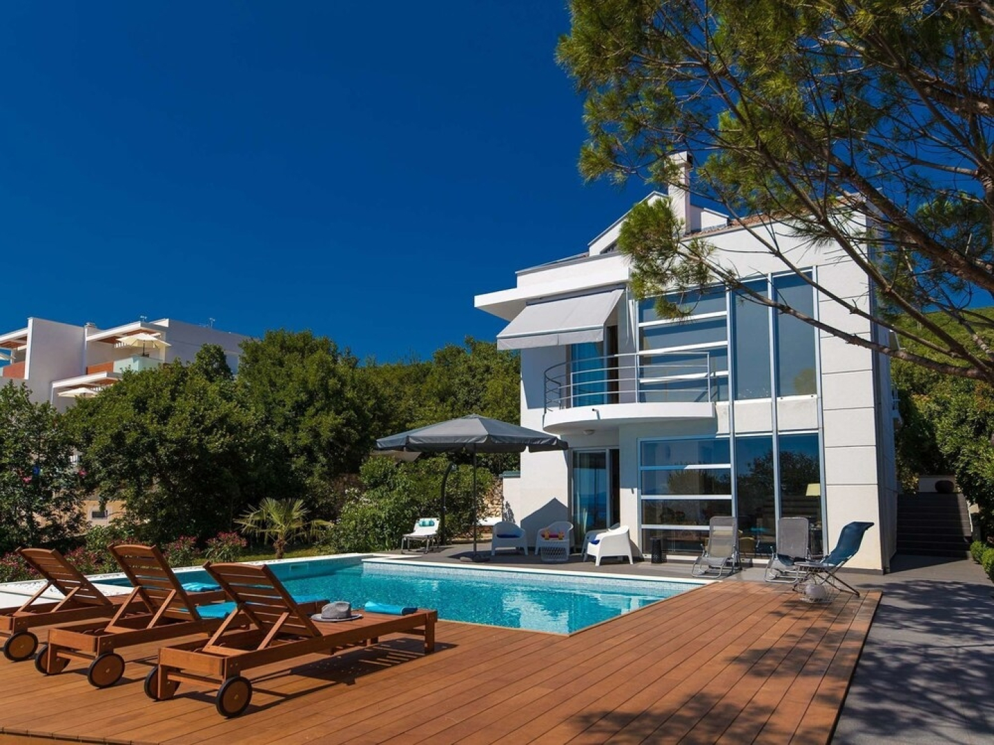 Modern Villa With Private Pool and Hot Tub, Near the Sea