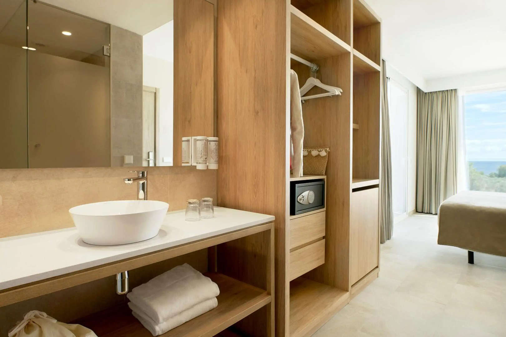 Отель Iberostar Waves Cala Domingos